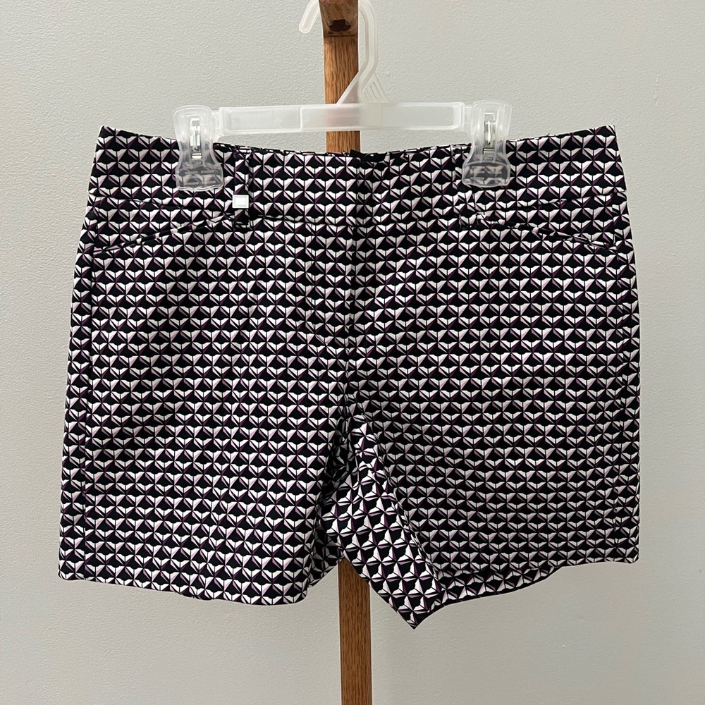White House Black Market Black/White/Pink/Purple Geometric Shorts NWT sz 2